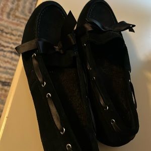 Hardly worn Vionic women’s slippers , in great condition.